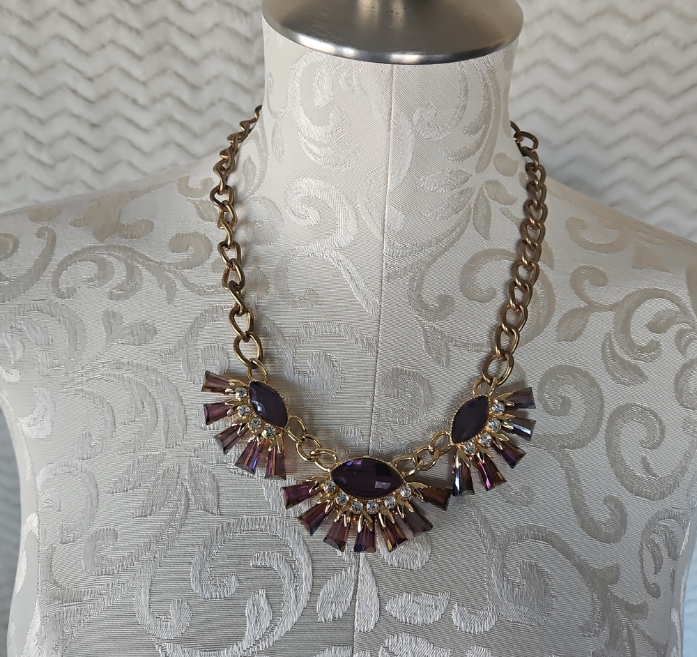 Beautiful Gemstone And Large Chunk Chain Necklace.
